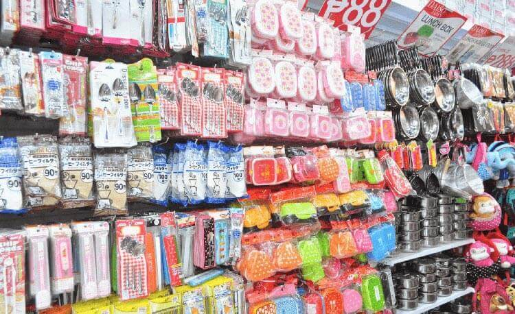 cửa hàng 100 yên chi phí sinh hoạt tại Nhật